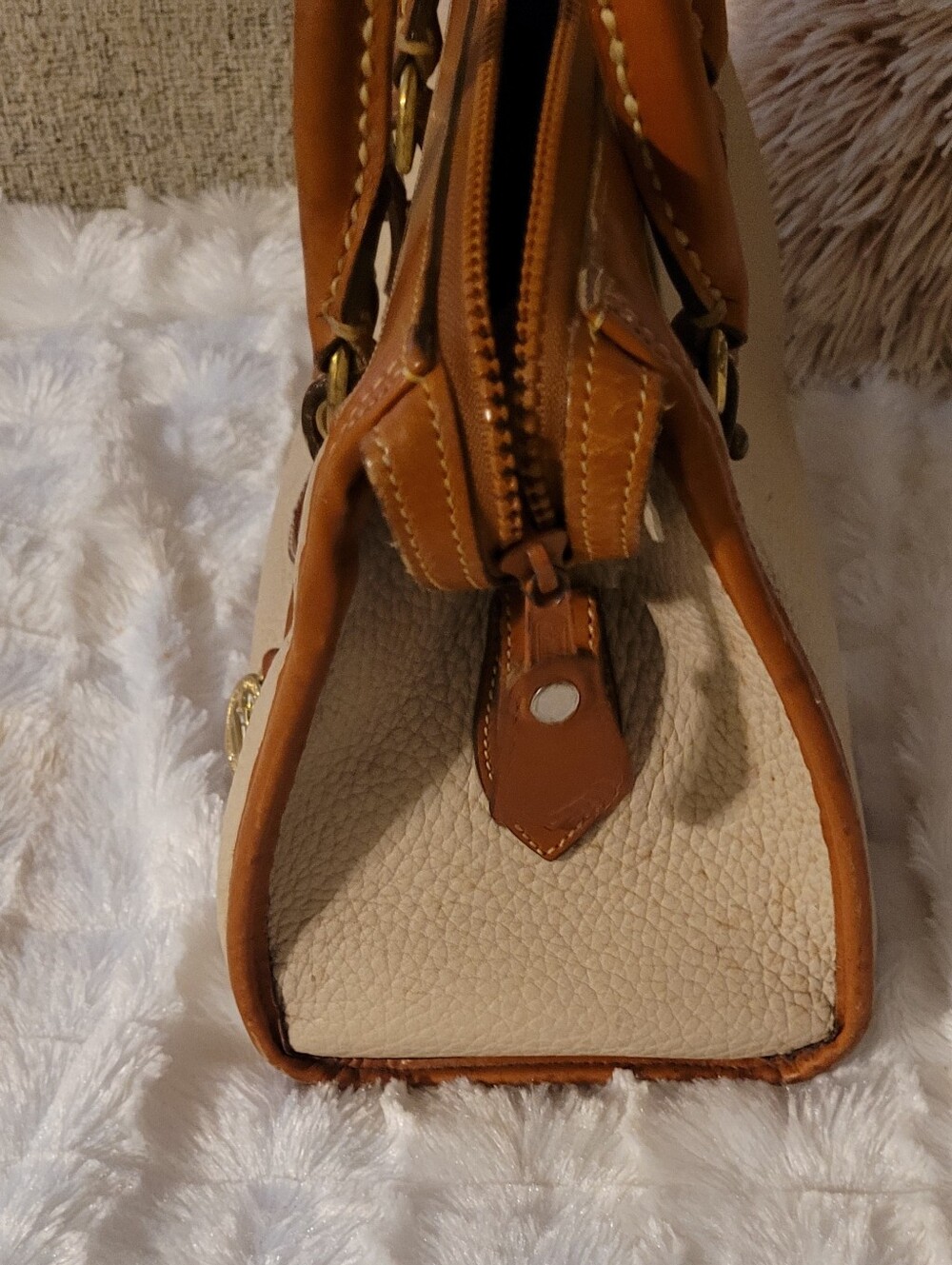 VTG Dooney & Bourke Tan Pebble LeatherTrim Satchel - GUC - Picture 2 of 14